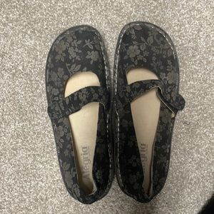 Alegria clogs